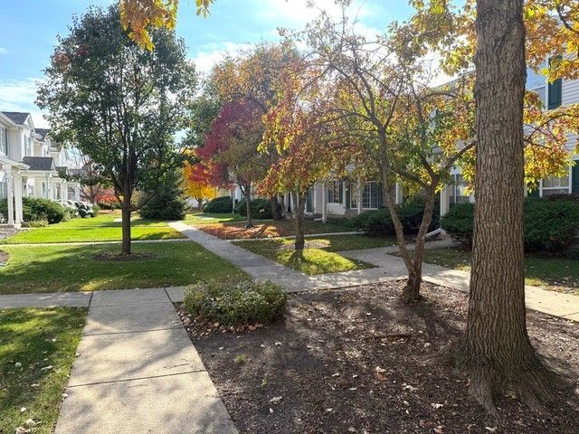 2298 Reflections Drive 2298, Aurora, IL 60502