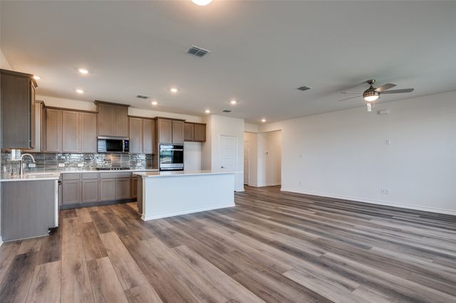 348 Fallbrook Drive, Aledo, TX 76008