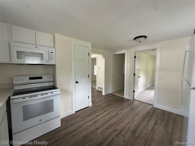 3312 Mandrake Street, Commerce Twp, MI 48382
