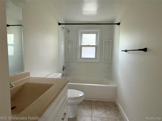 3312 Mandrake Street, Commerce Twp, MI 48382