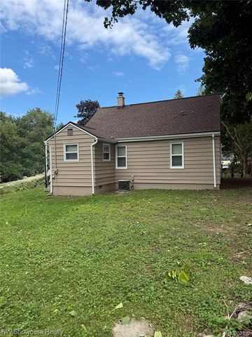 3312 Mandrake Street, Commerce Twp, MI 48382