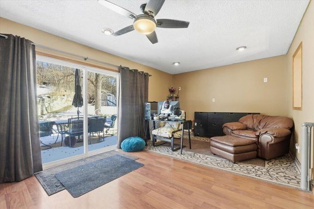 825 MCKENZIE Avenue, Council Bluffs, IA 51503