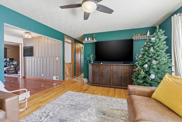 825 MCKENZIE Avenue, Council Bluffs, IA 51503