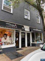 618 N Maple Avenue 1, Ho-ho-kus, NJ 07423