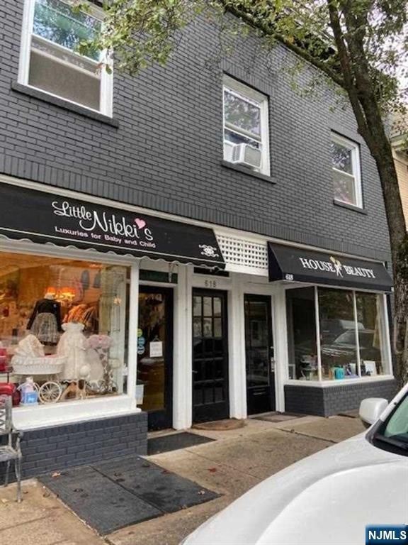 618 N Maple Avenue 1, Ho-ho-kus, NJ 07423