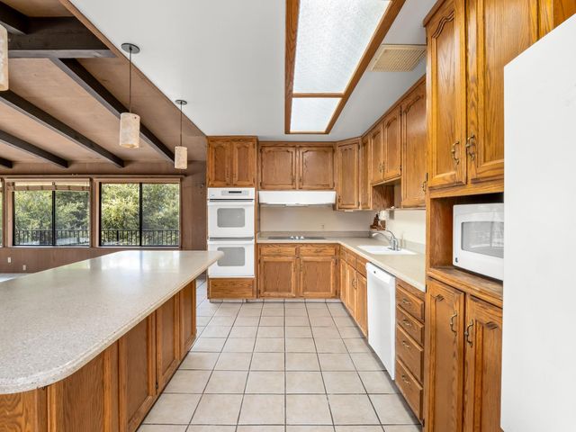 43044 Country Club Drive W, Oakhurst, CA 93644