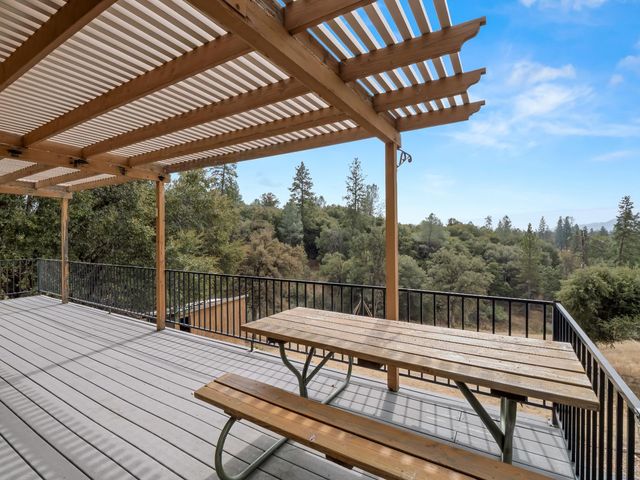 43044 Country Club Drive W, Oakhurst, CA 93644