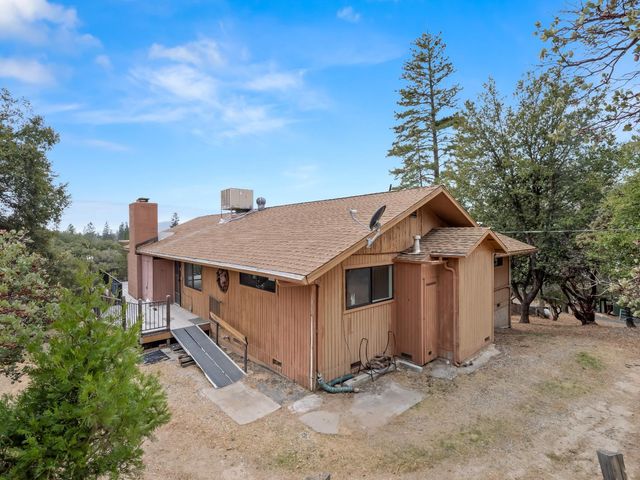 43044 Country Club Drive W, Oakhurst, CA 93644
