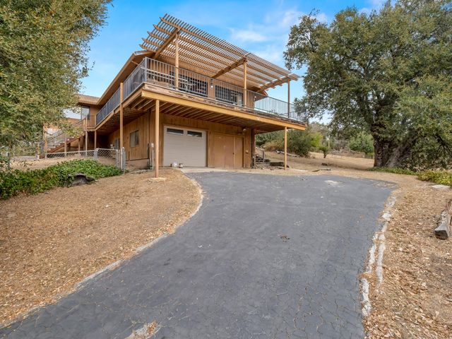 43044 Country Club Drive W, Oakhurst, CA 93644
