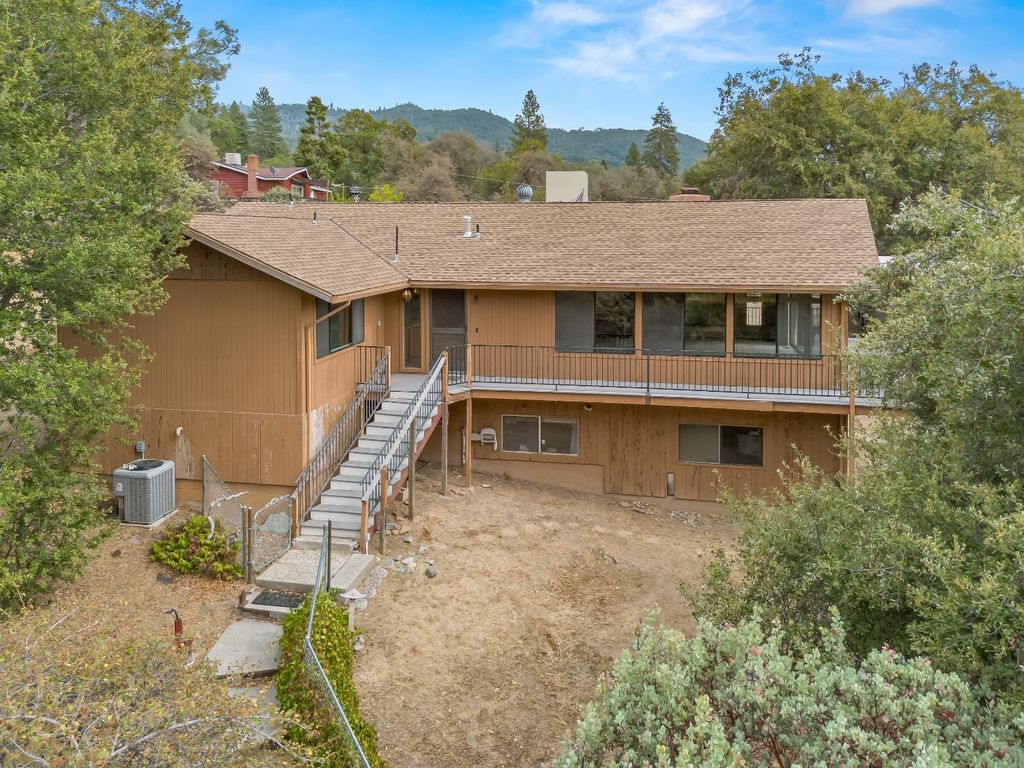43044 Country Club Drive W, Oakhurst, CA 93644