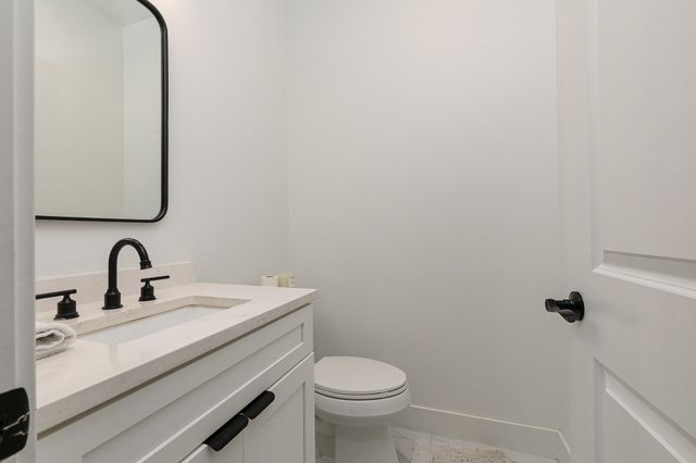 201 N Blarney Court, Nixa, MO 65714