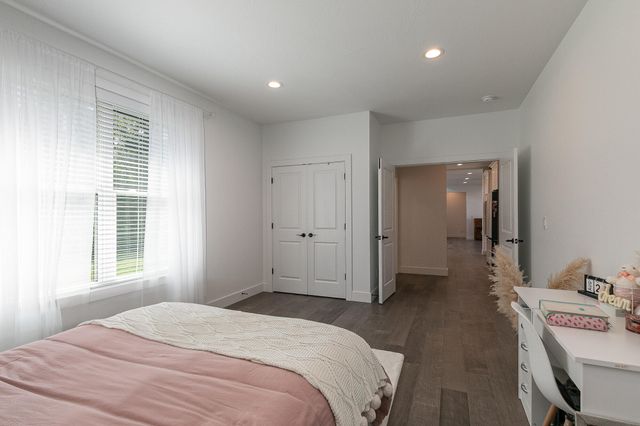 201 N Blarney Court, Nixa, MO 65714