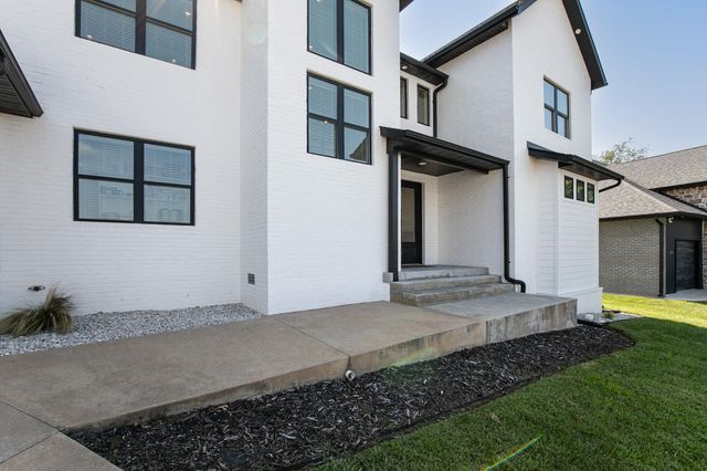 201 N Blarney Court, Nixa, MO 65714