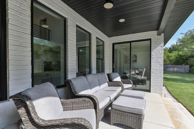 201 N Blarney Court, Nixa, MO 65714