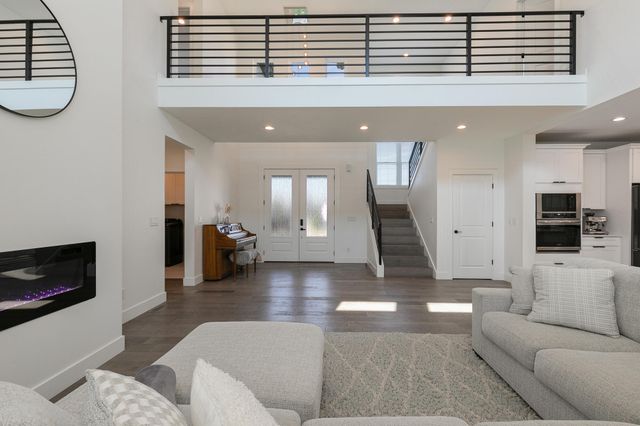 201 N Blarney Court, Nixa, MO 65714