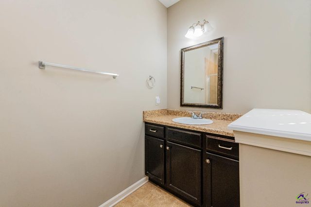 110 Flowing Meadows Dr., Kathleen, GA 31047