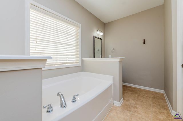 110 Flowing Meadows Dr., Kathleen, GA 31047