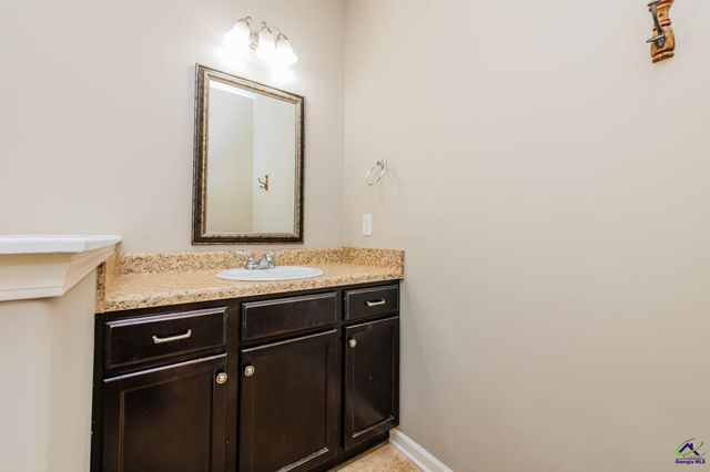 110 Flowing Meadows Dr., Kathleen, GA 31047