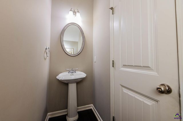 110 Flowing Meadows Dr., Kathleen, GA 31047