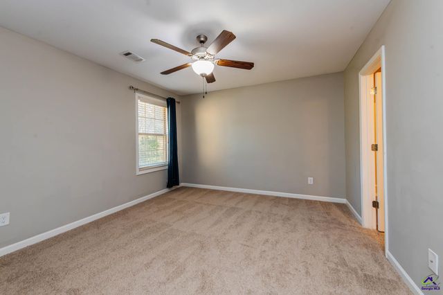 110 Flowing Meadows Dr., Kathleen, GA 31047