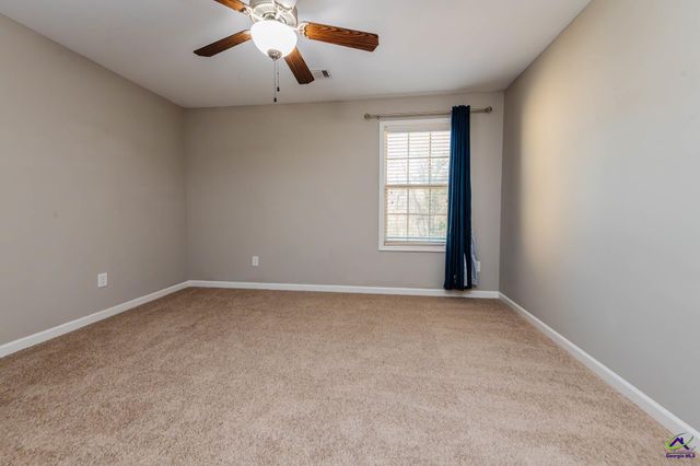 110 Flowing Meadows Dr., Kathleen, GA 31047