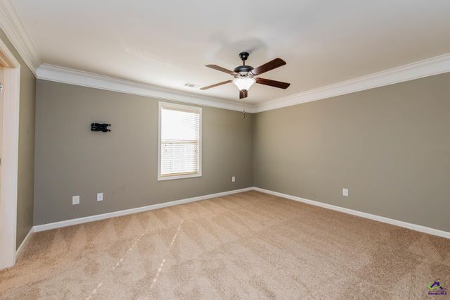 110 Flowing Meadows Dr., Kathleen, GA 31047