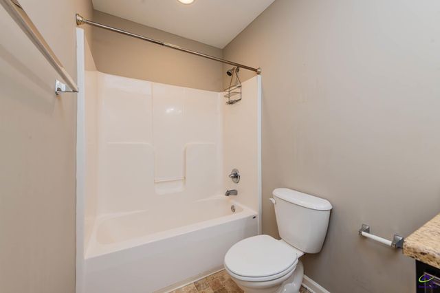 110 Flowing Meadows Dr., Kathleen, GA 31047