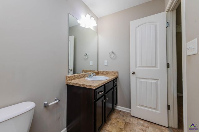 110 Flowing Meadows Dr., Kathleen, GA 31047