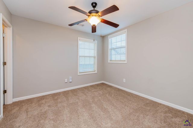 110 Flowing Meadows Dr., Kathleen, GA 31047