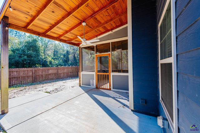 110 Flowing Meadows Dr., Kathleen, GA 31047