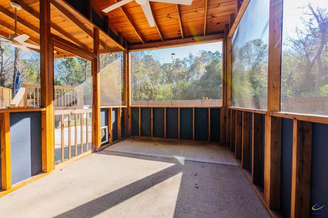 110 Flowing Meadows Dr., Kathleen, GA 31047