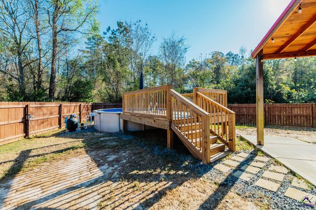 110 Flowing Meadows Dr., Kathleen, GA 31047