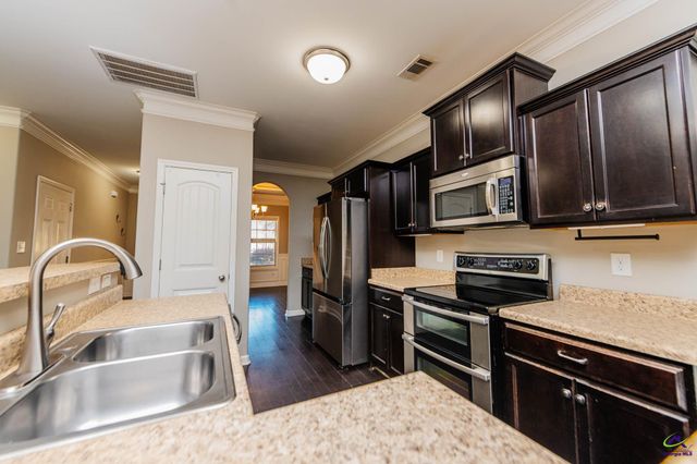 110 Flowing Meadows Dr., Kathleen, GA 31047