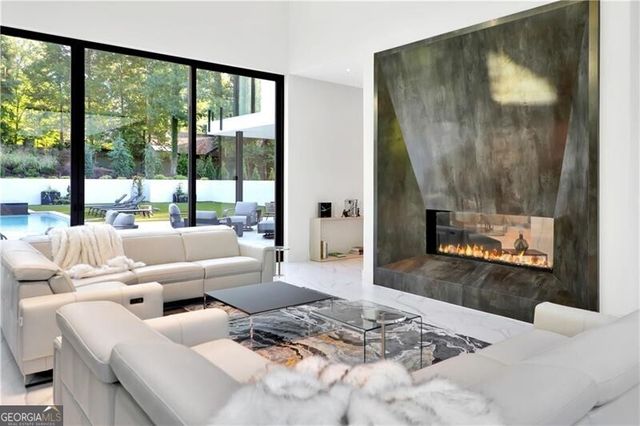 380 W Wesley Road NW, Atlanta, GA 30305