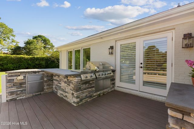 310 Bretonshire Road, Wilmington, NC 28405