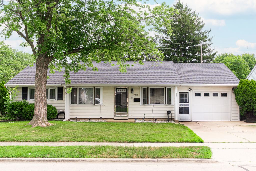 743 Geneva Avenue, Romeoville, IL 60446