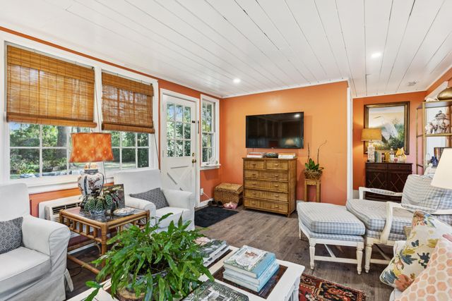 207 W Carolina Avenue, Summerville, SC 29483