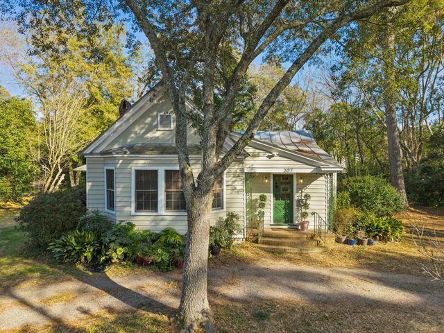 207 W Carolina Avenue, Summerville, SC 29483