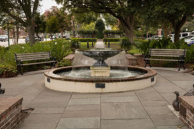 207 W Carolina Avenue, Summerville, SC 29483