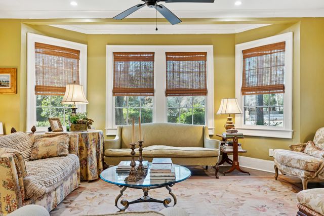 207 W Carolina Avenue, Summerville, SC 29483