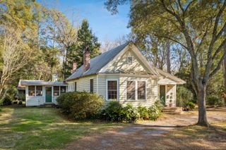 207 W Carolina Avenue, Summerville, SC 29483