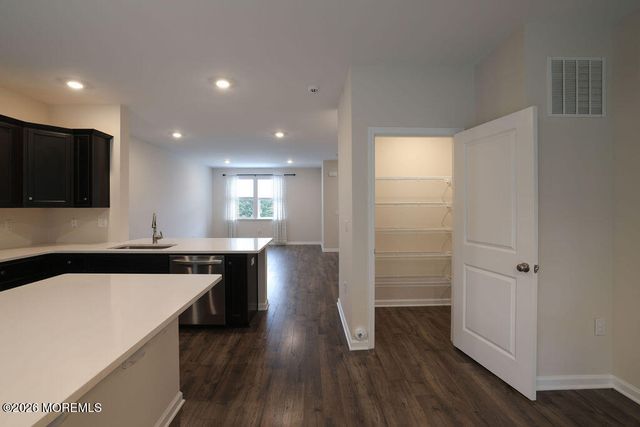 107 Melanie Way 504, Manahawkin, NJ 08050