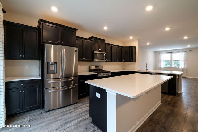 107 Melanie Way 504, Manahawkin, NJ 08050