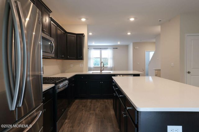 107 Melanie Way 504, Manahawkin, NJ 08050
