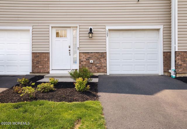 107 Melanie Way 504, Manahawkin, NJ 08050