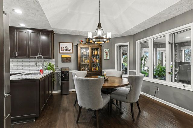 1705 N Gregory Drive, Nixa, MO 65714