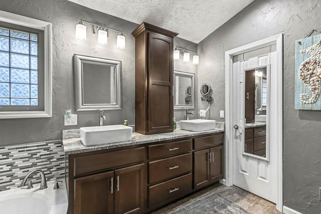 1705 N Gregory Drive, Nixa, MO 65714