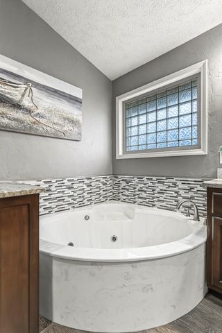 1705 N Gregory Drive, Nixa, MO 65714