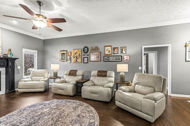 1705 N Gregory Drive, Nixa, MO 65714