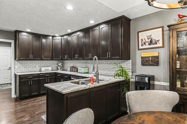 1705 N Gregory Drive, Nixa, MO 65714